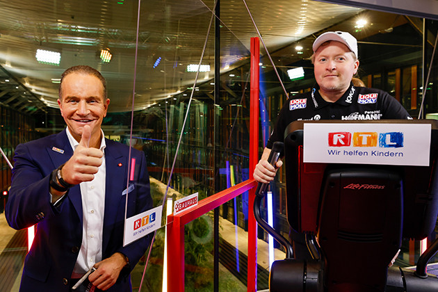 Bild von Andreas Kroiss und Joey Kelly beim RTL-Spendenmarathon.